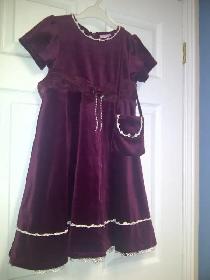 ROBE CHIC VELOUR BOURGOGNE GR 6x FILLETTE AVEC SAC À MAIN:$20.00