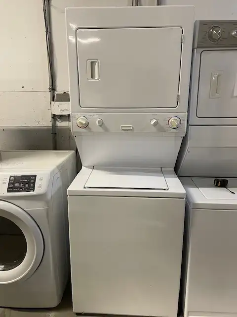 Laveuse sécheuse superposées (stacker) 27'' blanche Frigidaire