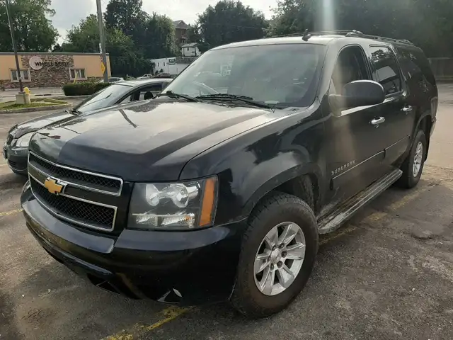 2012 Chev Suburban LT 4x4, 5.3L V8, comes with NEW ROCKERS!!