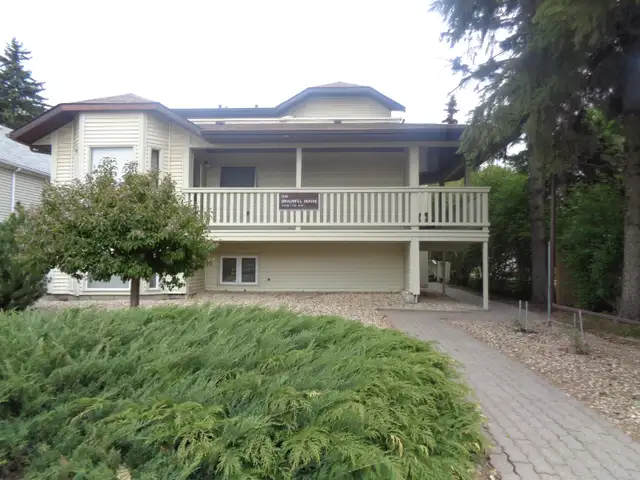 LACOMBE 1 Bedroom Apartment