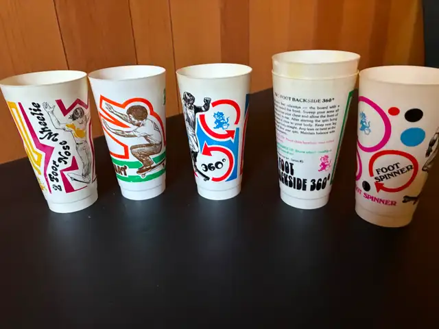 COLLECTIBLE VINTAGE 7-ELEVEN SLURPEE CUPS