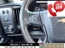 2017 Chevrolet Silverado 1500 Custom / 5.3L V8 / 4WD / Double Ca - Photo 29