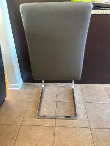 Lot de 4 chaises à vendre ‼️ - Photo 2