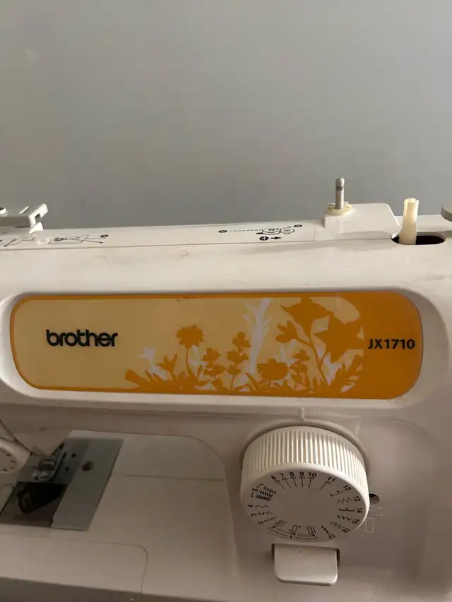 Machine à coudre à vendre ‼️DOIT QUITTER ‼️