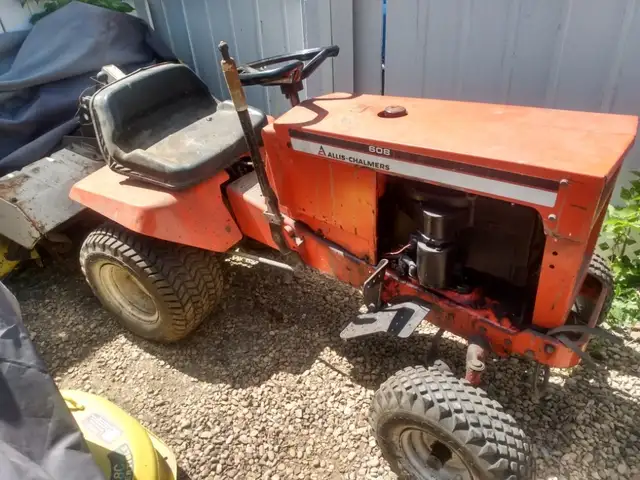 Allis Chalmers 608 garden tractor w/tiller