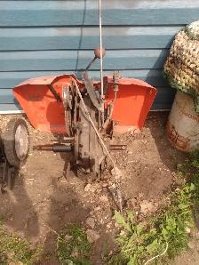 Allis Chalmers 608 garden tractor w/tiller - Photo 6