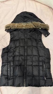 Ricki’s Medium Puffer Vest with Fur Hood