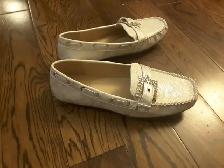 Brand New Women leather flat white shoes Size 9 - Photo 2