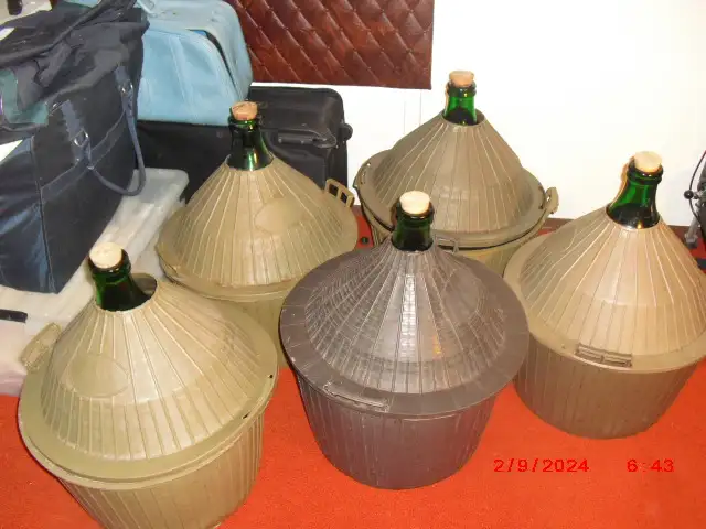Five 54L Wine Demis