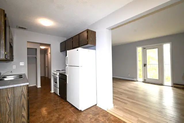 2-Bedroom 1-Bathroom l 3-120 Conveyor Street l Apartment