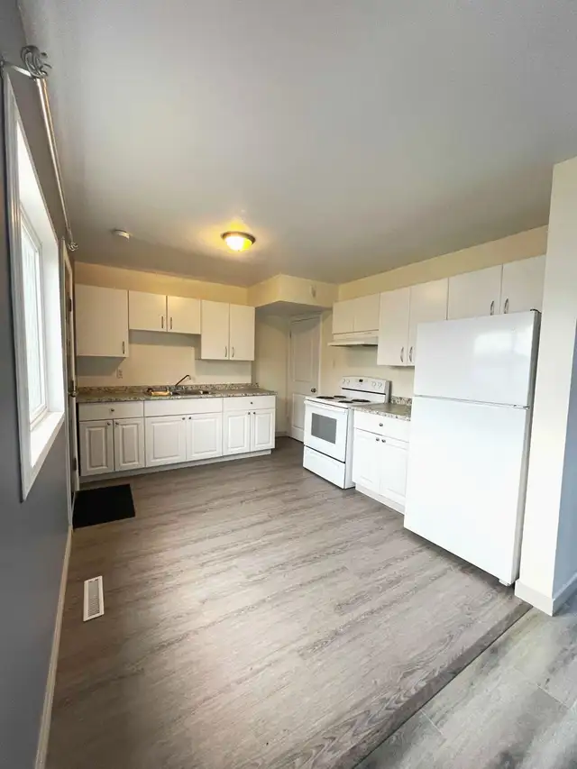 3-Bedroom 1-Bathroom l 56 Wedeene Street l Townhouse