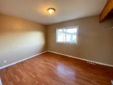 3-Bedroom 1-Bathroom l 56 Wedeene Street l Townhouse - Photo 9