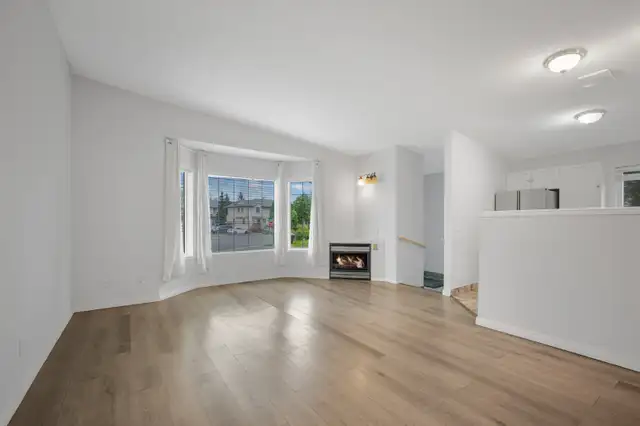 Strathmore Rental - 3 Bedroom, 2 full Bath Open concept Bangalow