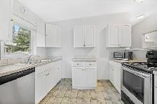 Strathmore Rental - 3 Bedroom, 2 full Bath Open concept Bangalow - Photo 2