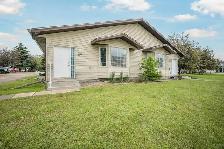Strathmore Rental - 3 Bedroom, 2 full Bath Open concept Bangalow - Photo 3