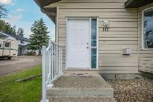 Strathmore Rental - 3 Bedroom, 2 full Bath Open concept Bangalow - Photo 4