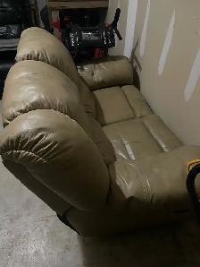 Leather love seat - Photo 2