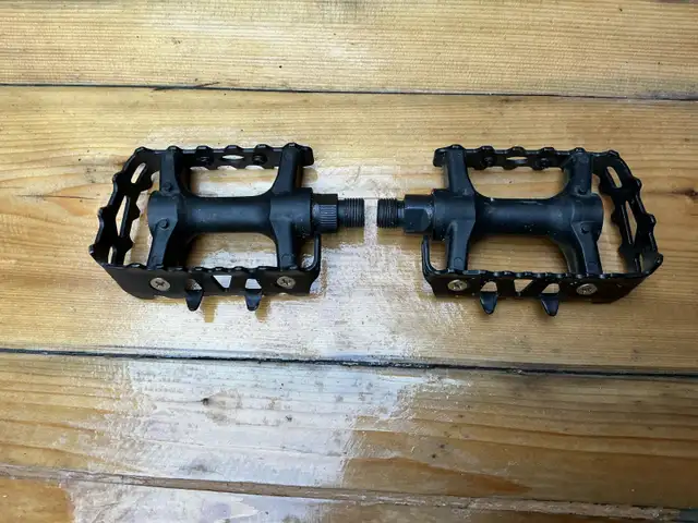 Pair of Black K-70 Bicycle Pedals !