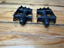 Pair of Black K-70 Bicycle Pedals ! - Photo 3