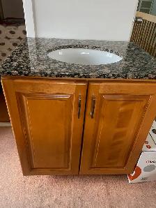 Vanité avec comptoir et lavabo intégré en marbre