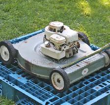 Tondeuse à gazon 22' Briggs & Stratton lawn mower VINTAGE 1975 - Photo 8
