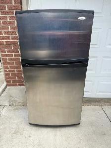 NICE WHIRLPOOL COLD FRIDGE