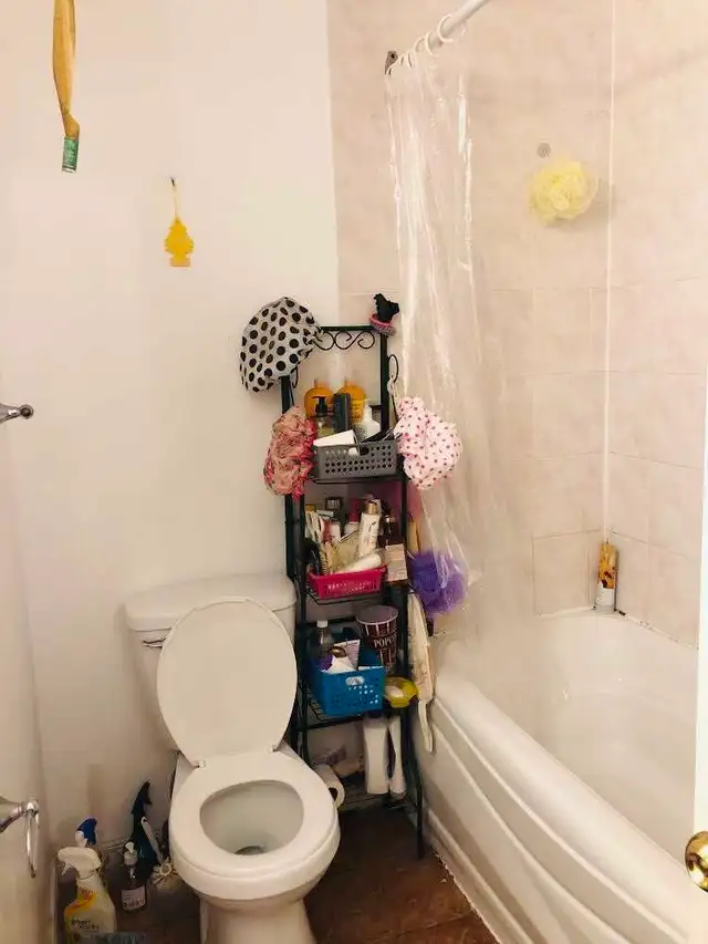 A bedroom for rent @Warden/Finch
