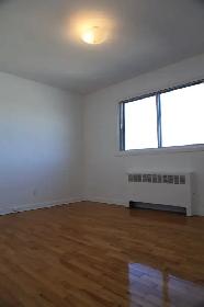 Dorval: New renovated big 3.5,4.5 and 5.5 best location for rent - Photo 4