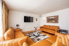 3-Bedroom Main-Floor Bungalow | Free Internet | AC | 2 Parkings