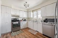 3-Bedroom Main-Floor Bungalow | Free Internet | AC | 2 Parkings - Photo 3