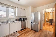 3-Bedroom Main-Floor Bungalow | Free Internet | AC | 2 Parkings - Photo 4