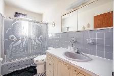 3-Bedroom Main-Floor Bungalow | Free Internet | AC | 2 Parkings - Photo 7