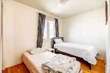 3-Bedroom Main-Floor Bungalow | Free Internet | AC | 2 Parkings - Photo 9