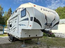2012 Flagstaff 5th Wheel - Photo 2