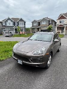 CLEAN PORSCHE CAYENNE FOR SALE - Photo 2