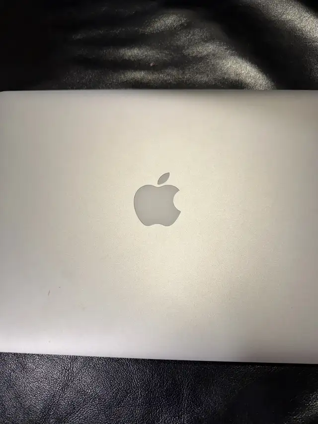 MacBook Air 13-inch 2017 8GB/128GB - $140