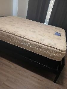 Queen size bed - Photo 3