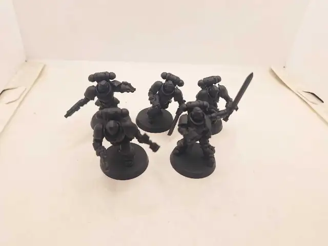 Warhammer 40k 5 Primaris Assualt Intercessors Primed Black