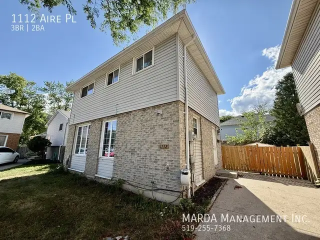 SPACIOUS 3 BED/2 BATH HOME IN RIVERSIDE   HYDRO & WATER!