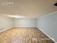 SPACIOUS 3 BED/2 BATH HOME IN RIVERSIDE   HYDRO & WATER! - Photo 15