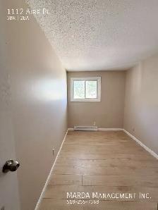 SPACIOUS 3 BED/2 BATH HOME IN RIVERSIDE   HYDRO & WATER! - Photo 27