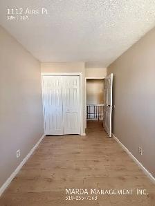 SPACIOUS 3 BED/2 BATH HOME IN RIVERSIDE   HYDRO & WATER! - Photo 28