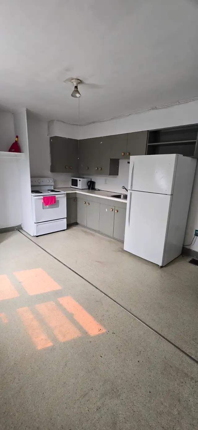 one Bedroom one Bathroom 2nd floor Suite $1400