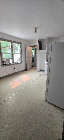 one Bedroom one Bathroom 2nd floor Suite $1400 - Photo 5