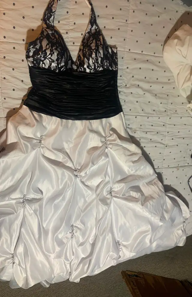 Selling Le Chateau Prom Dress Size 11/12
