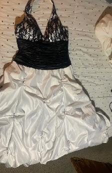 Selling Le Chateau Prom Dress Size 11/12