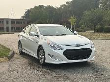2014 Hyundai Sonata Hybrid 4dr Sedan - Photo 2