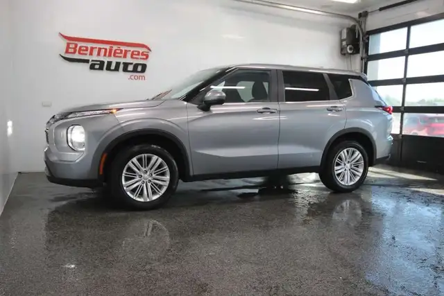 2024 Mitsubishi Outlander ES / AWD / 7 PASSAGERS