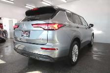 2024 Mitsubishi Outlander ES / AWD / 7 PASSAGERS - Photo 9