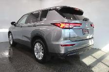 2024 Mitsubishi Outlander ES / AWD / 7 PASSAGERS - Photo 11